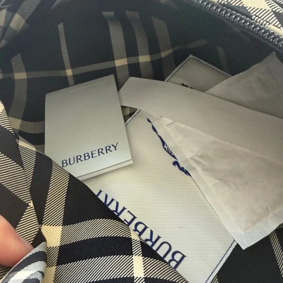 Burberry Black and Cream Essential Belt Bag - Picture 8 of 8